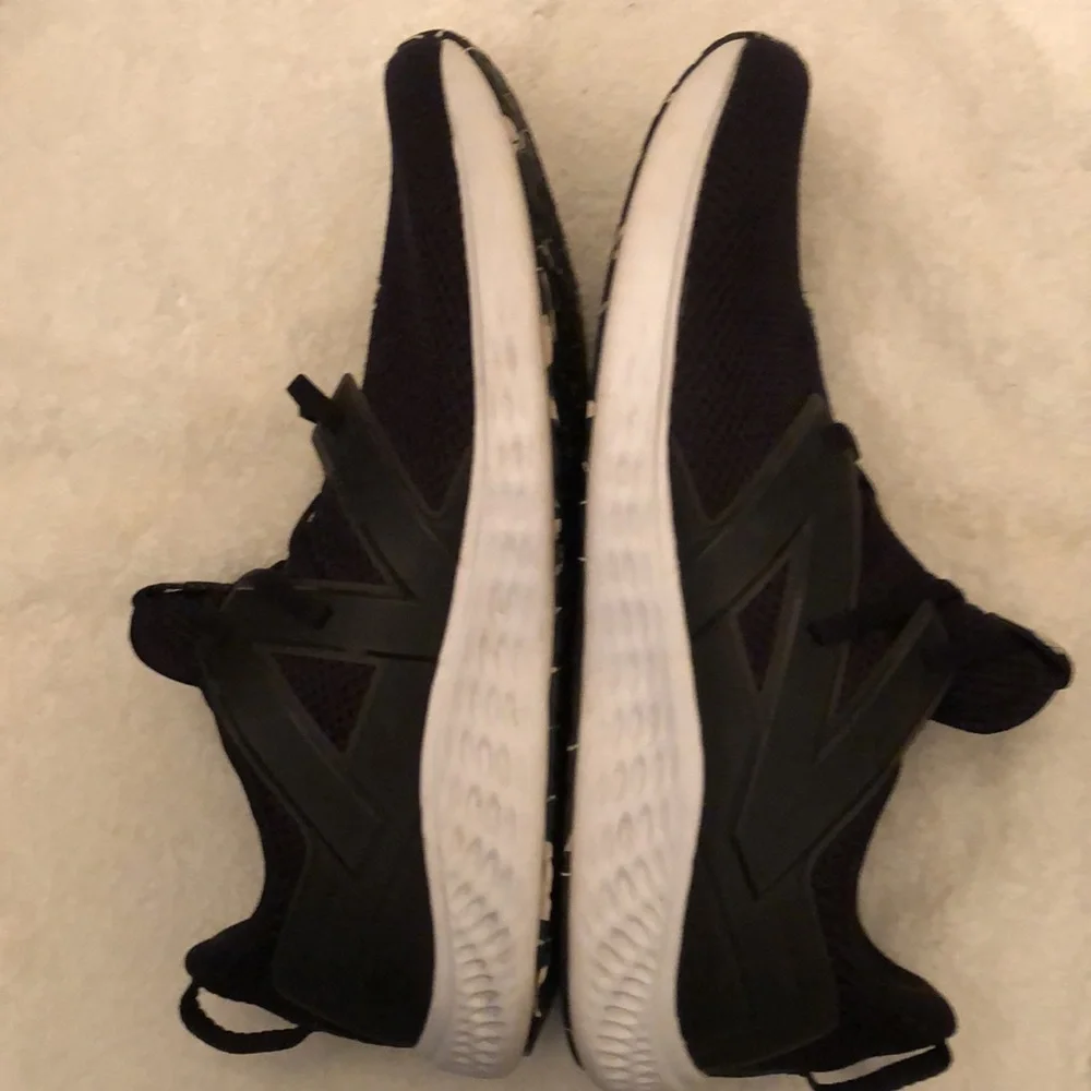 NEW BALANCE FRESH FOAM RUNNING SNEAKERS MENS SIZE 10.5